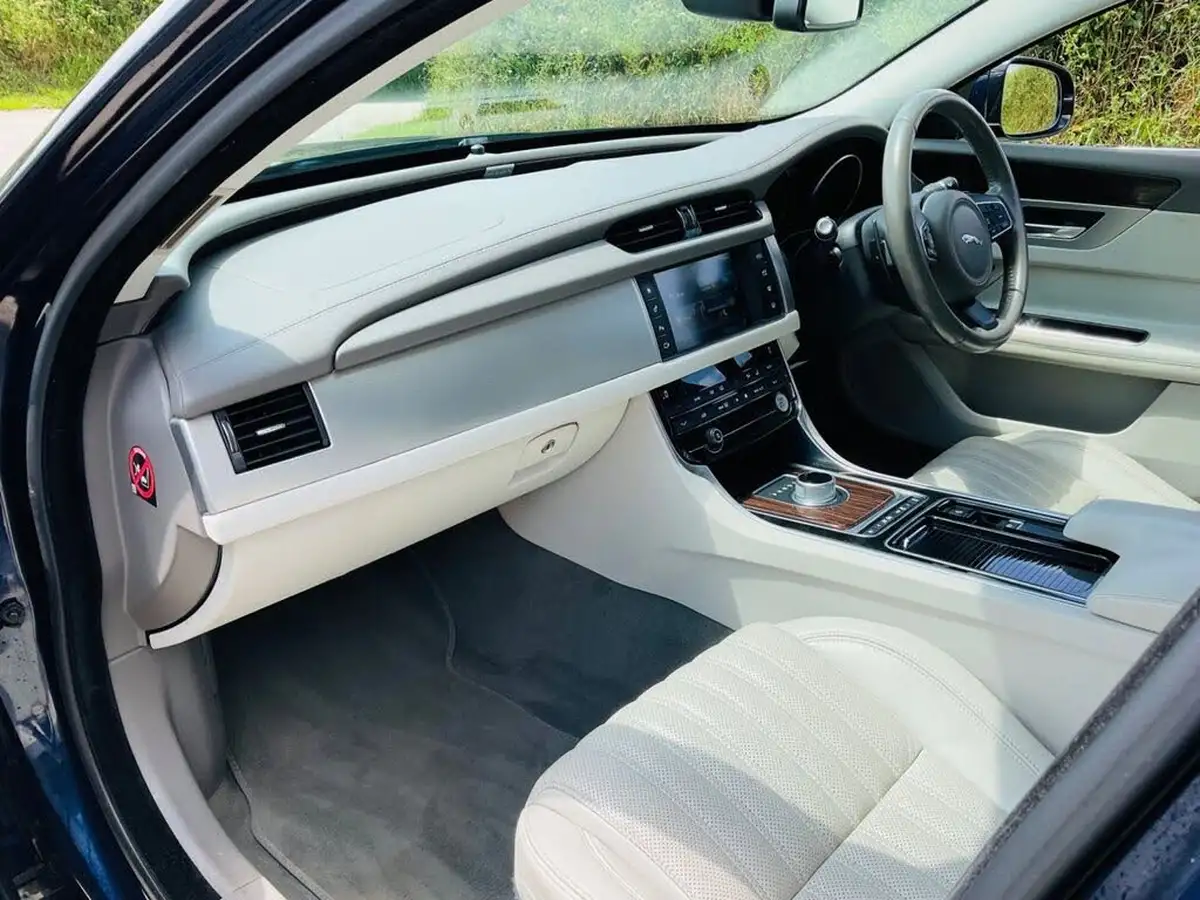 2015-jaguar-xf-20td-portfolio-180ps-auto-big-22