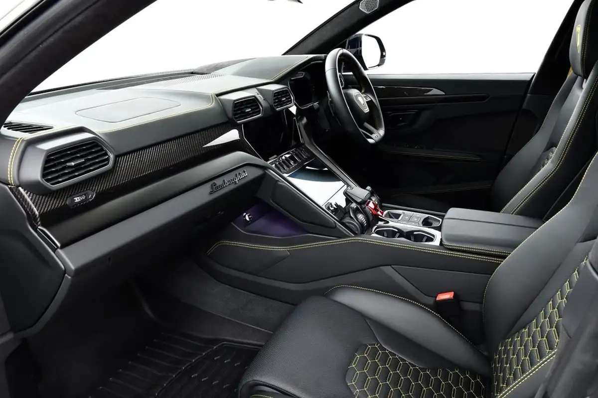 2024-lamborghini-urus-40-no-trim-big-23