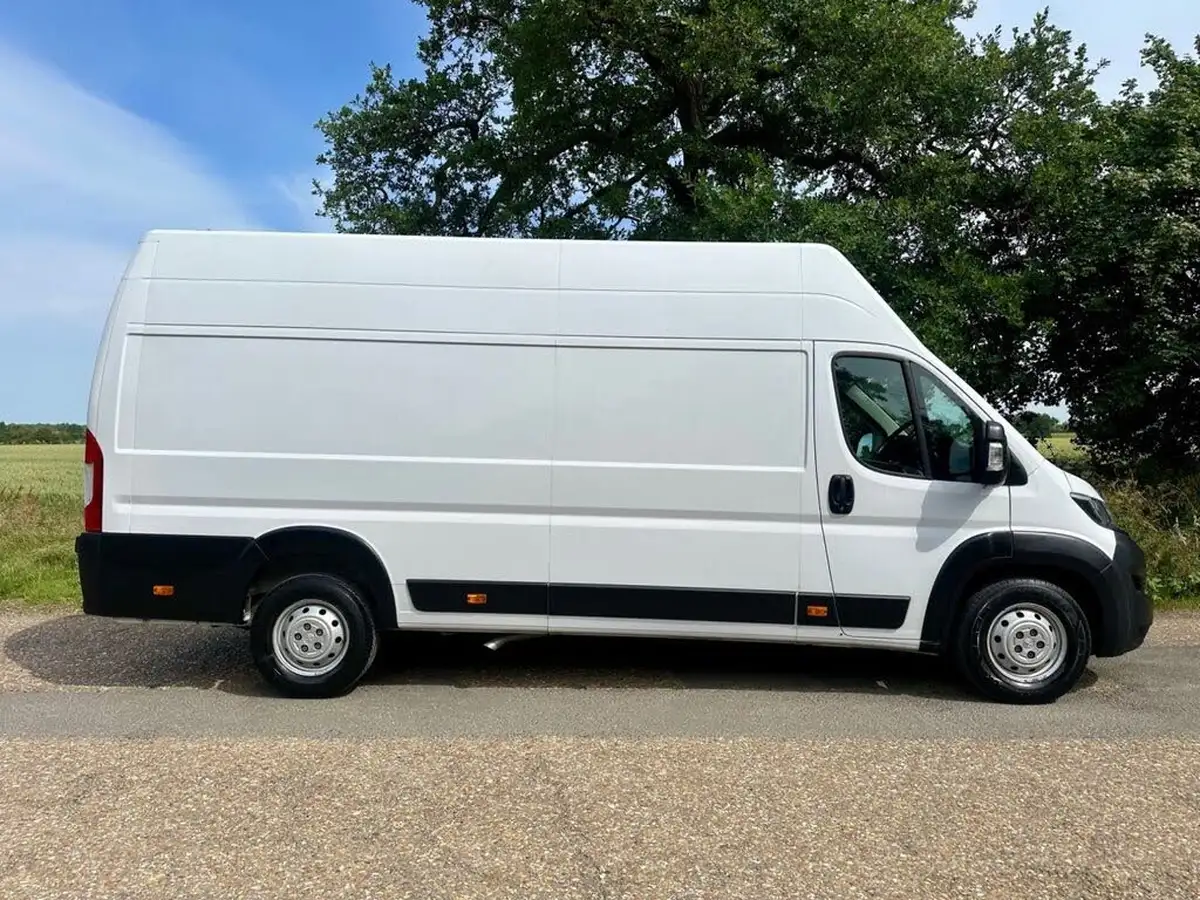 2022-peugeot-boxer-22-bluehdi-professional-435-l4-h3-big-5