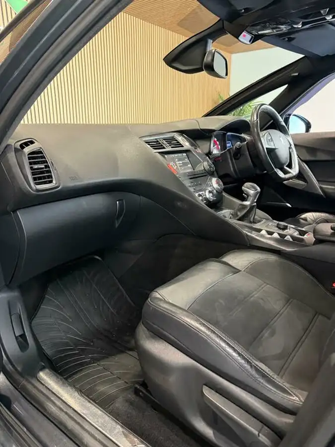 2015-citroen-ds5-16bluehdi-dstyle-big-23