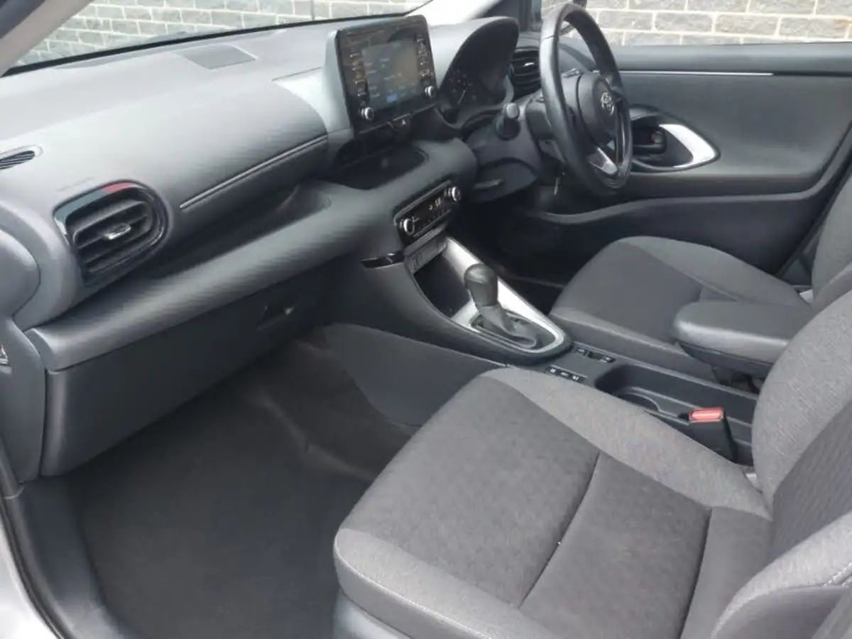 2022-toyota-yaris-15-vvt-i-icon-big-4
