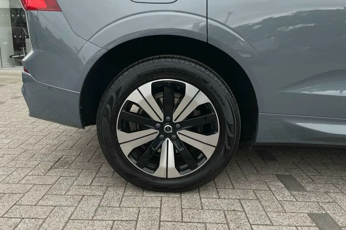2023-volvo-xc60-20-b5-plus-big-12