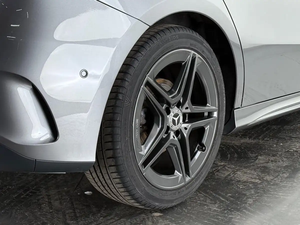 2019-mercedes-benz-a-class-15d-a180d-amg-line-executive-hatchback-5d-big-10