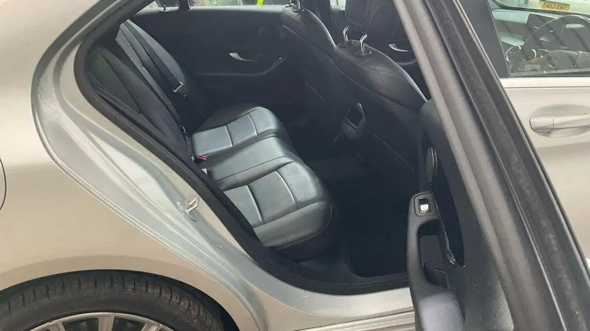 2016-mercedes-benz-c-class-21d-c220d-se-ss-saloon-4d-big-13