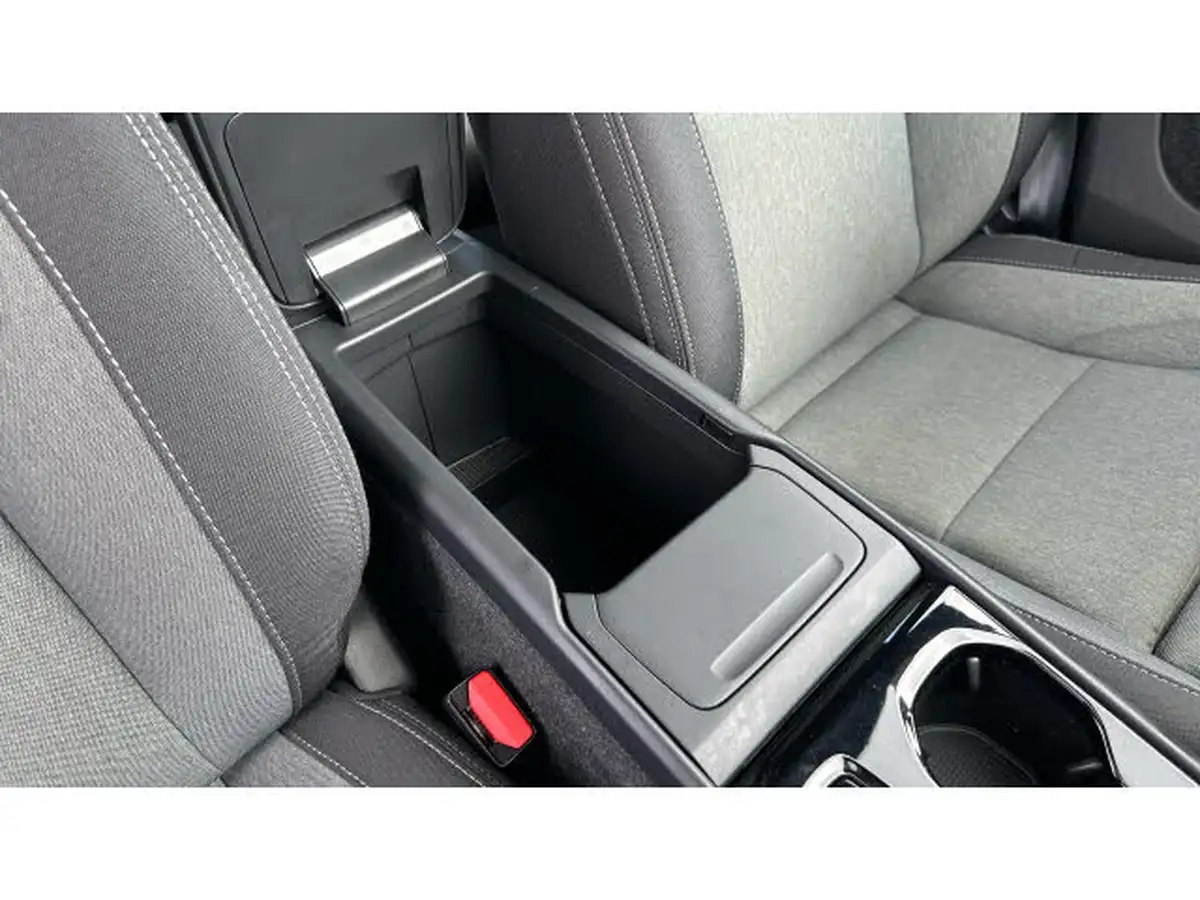 2023-volvo-xc40-20-b3-plus-big-24