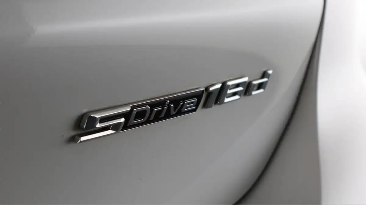 2021-bmw-x1-20td-sdrive18d-xline-big-21