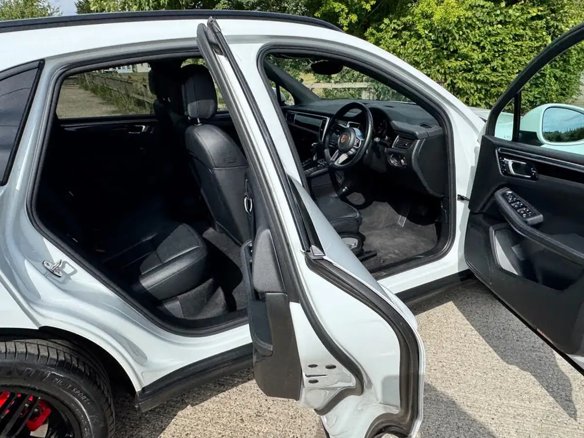 2018-porsche-macan-20-252ps-ss-big-17