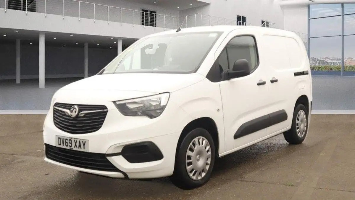 2019-vauxhall-combo-15cdti-sportive-2300-16v-100pseu6dt-l1h1-panel-big-1
