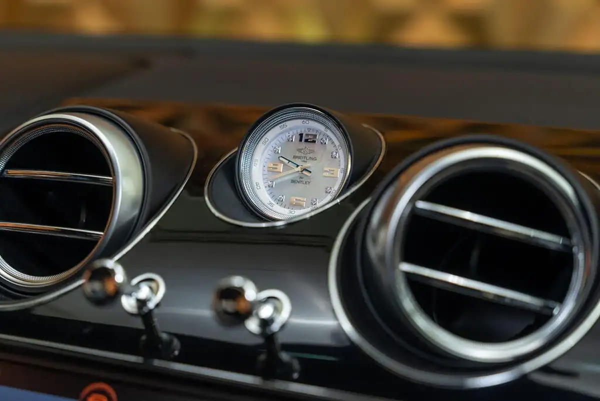 2019-bentley-bentayga-40-v8-big-36