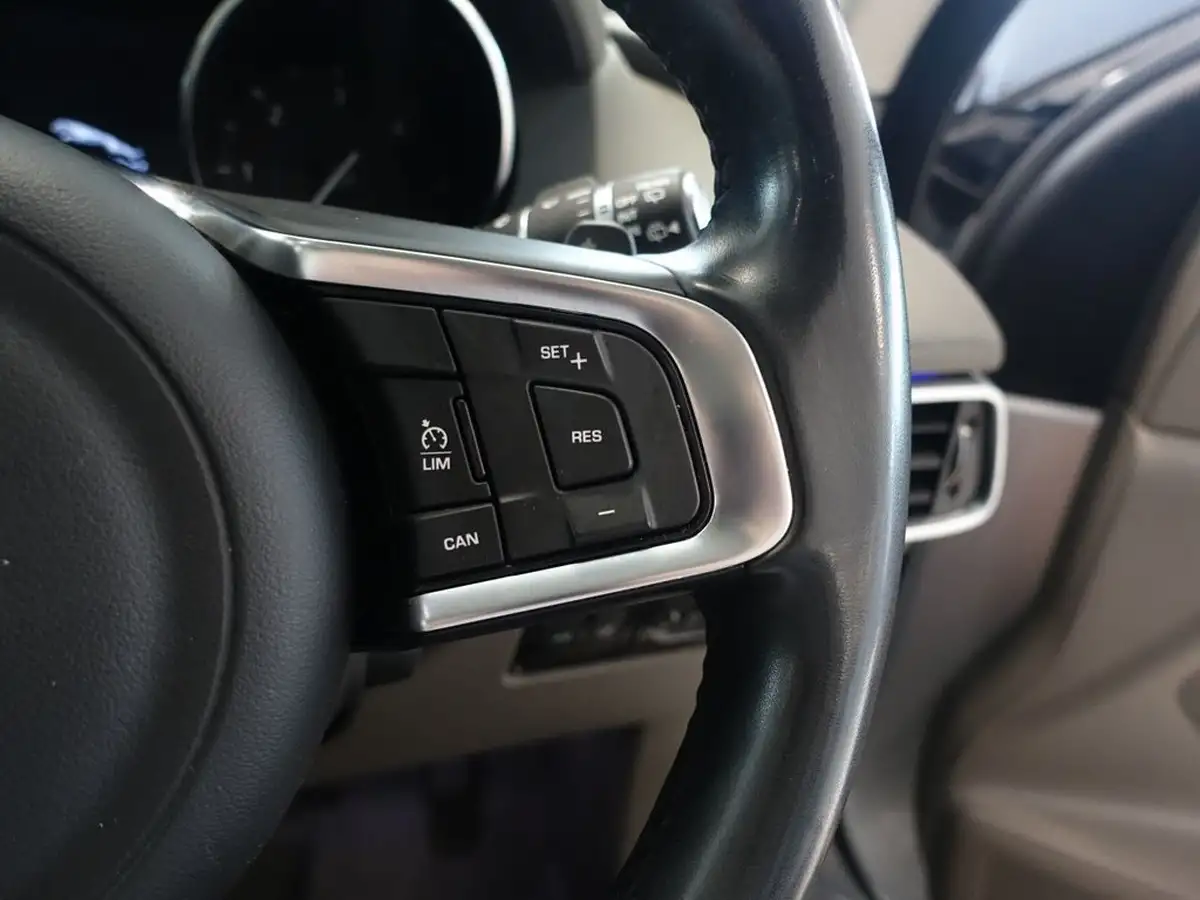 2017-jaguar-f-pace-30td-portfolio-big-24