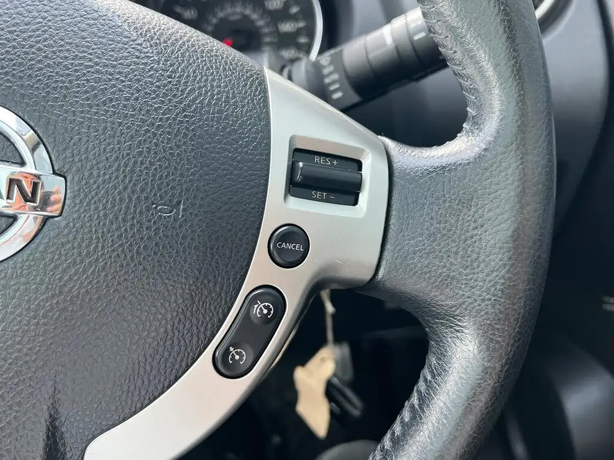 2013-nissan-qashqai-16td-360-big-17