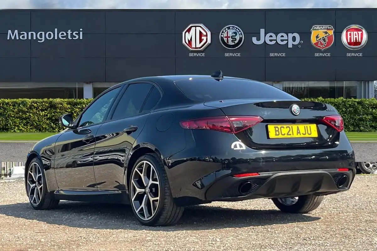 2021-alfa-romeo-giulia-20-veloce-276bhp-big-2