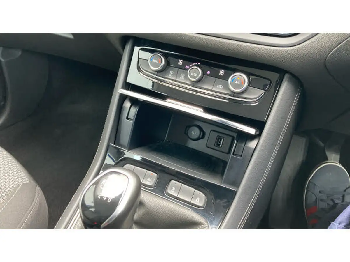 2022-vauxhall-grandland-12-design-big-22
