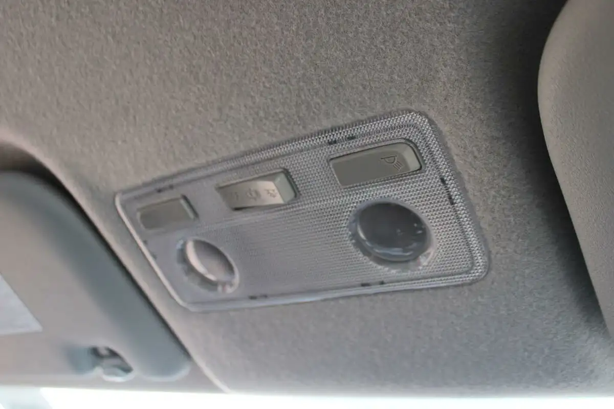2012-toyota-yaris-133-tr-vvt-i-5d-big-29