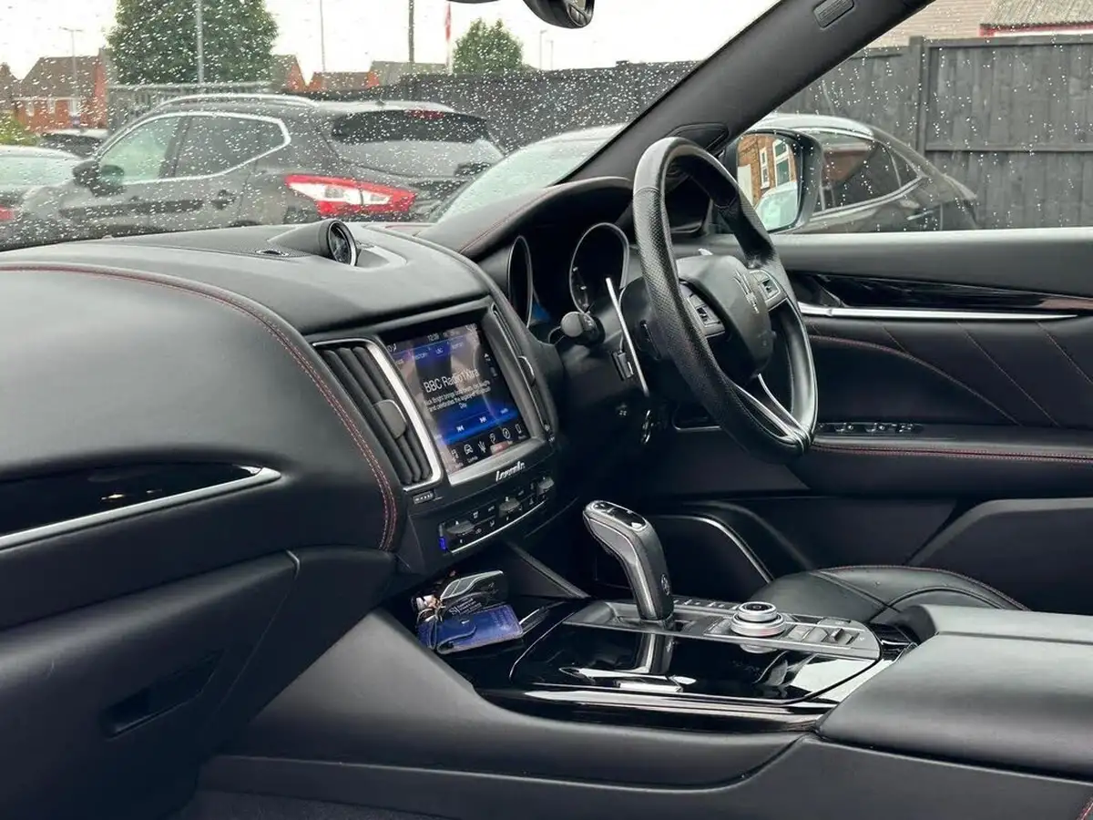 2019-maserati-levante-30-gransport-nerissimo-pack-ss-big-14