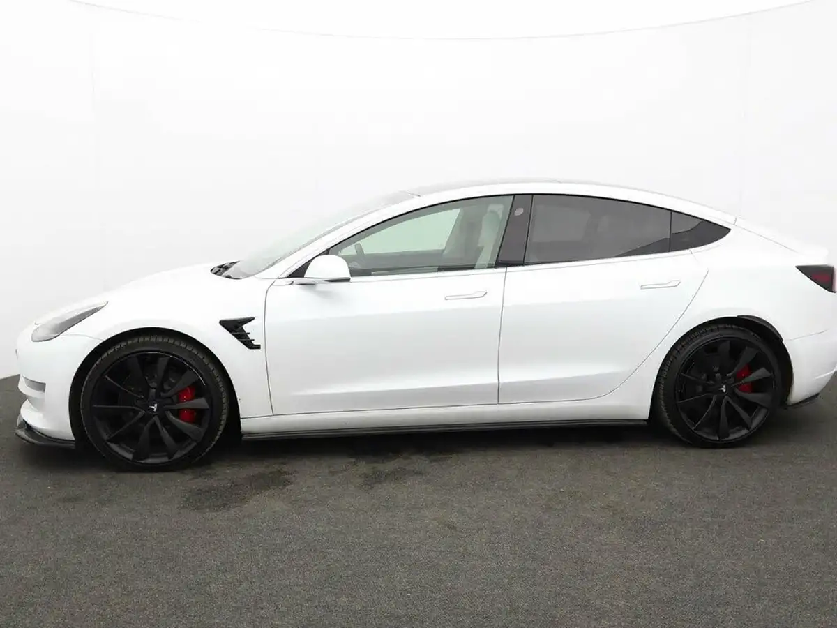 2019-tesla-model-3-e-4x4-performance-pack-big-3