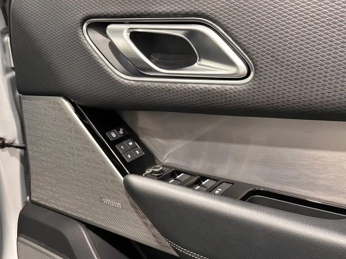 2019-land-rover-range-rover-velar-20-p250-r-dynamic-se-big-33