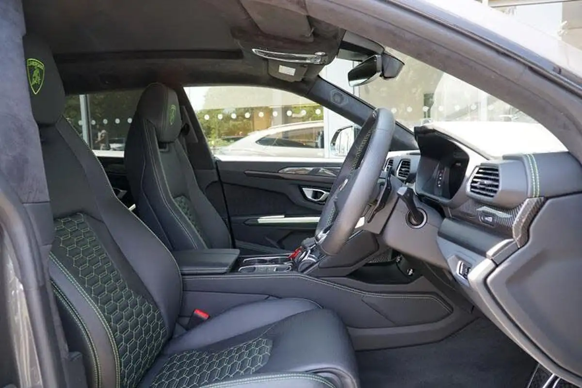 2023-lamborghini-urus-40-no-trim-big-9