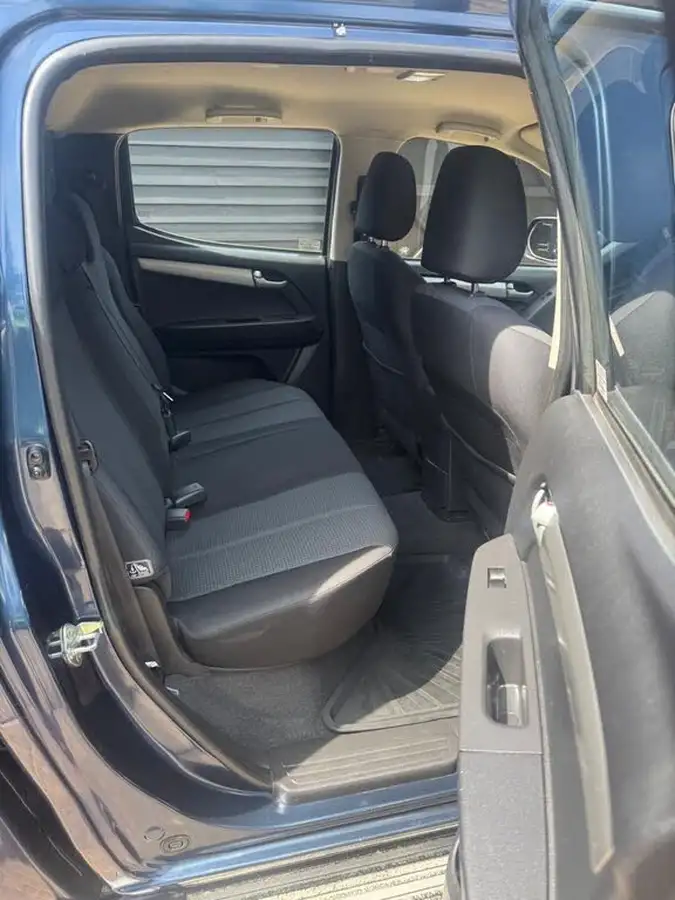 2015-isuzu-d-max-25td-yukon-double-pickup-big-11