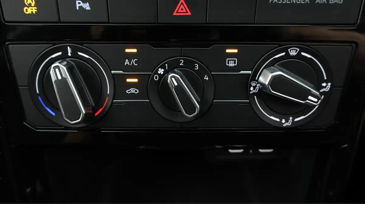 2023-volkswagen-t-cross-10-tsi-black-edition-110ps-dsg-big-12
