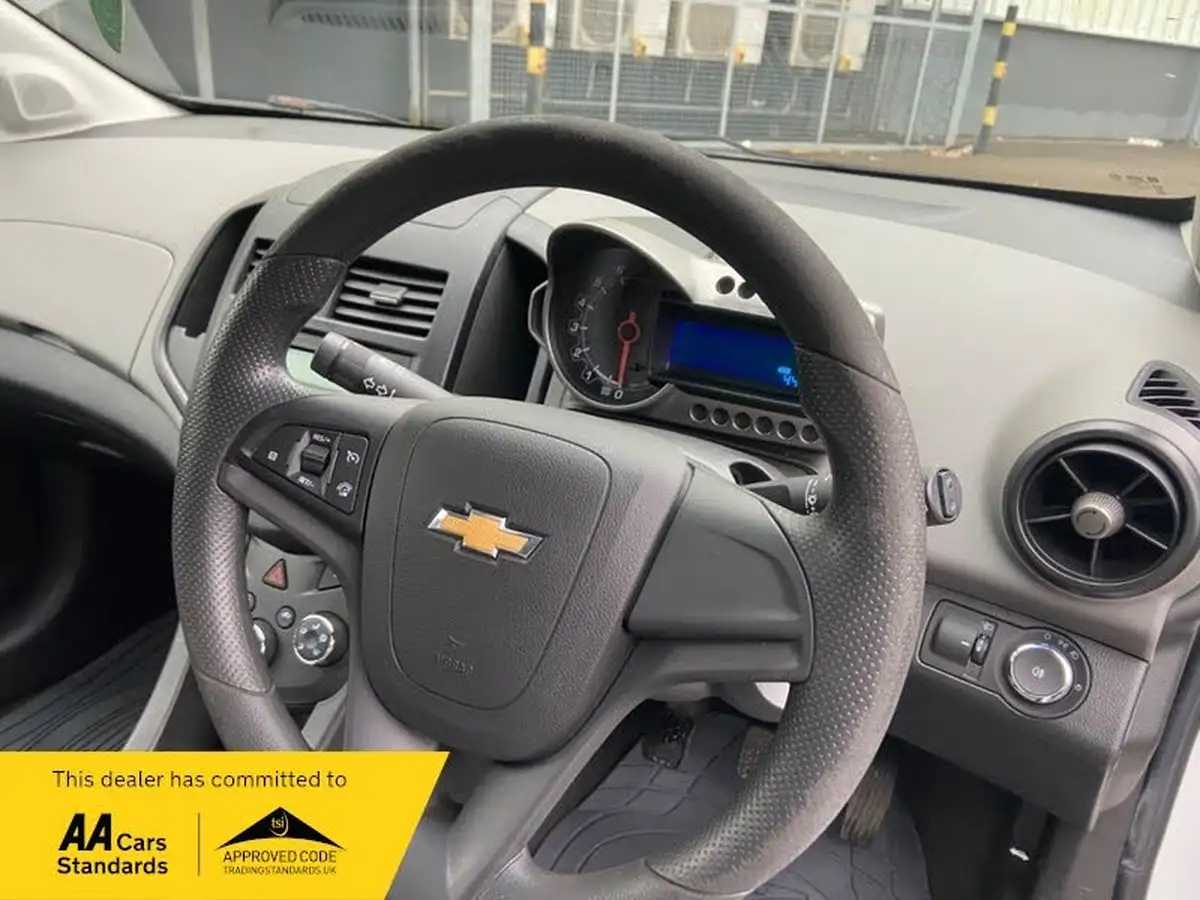 2012-chevrolet-aveo-12-ls-84bhp-1229cc-big-15