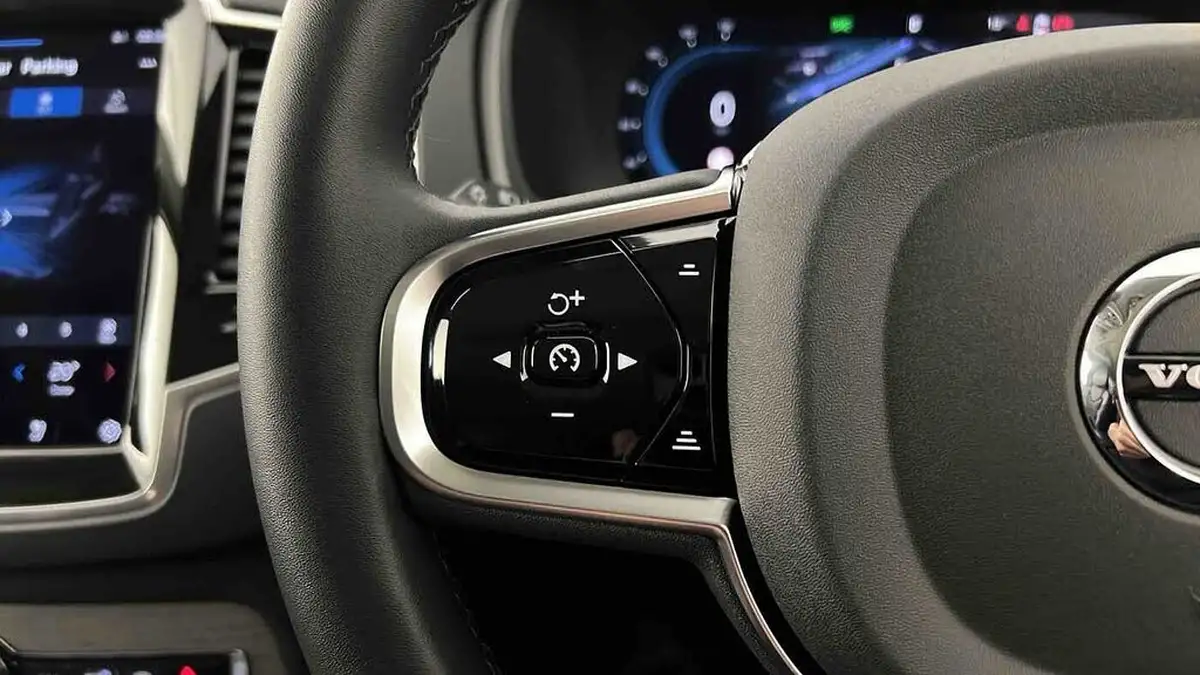 2024-volvo-xc90-20-t8-ultimate-dark-big-17