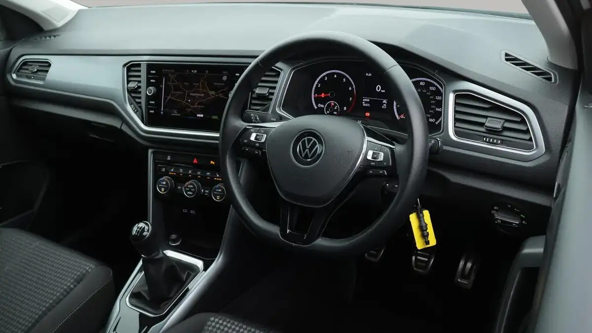 2021-volkswagen-t-roc-15-tsi-active-hatchback-5d-big-9