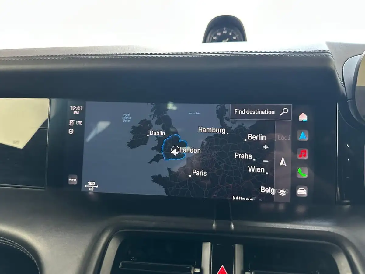 2021-porsche-taycan-e-base-476ps-performance-battery-plus-big-47