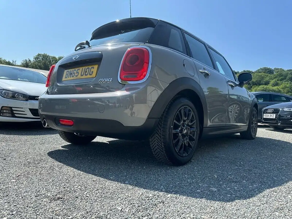 2015-mini-cooper-15-cooper-5d-big-49