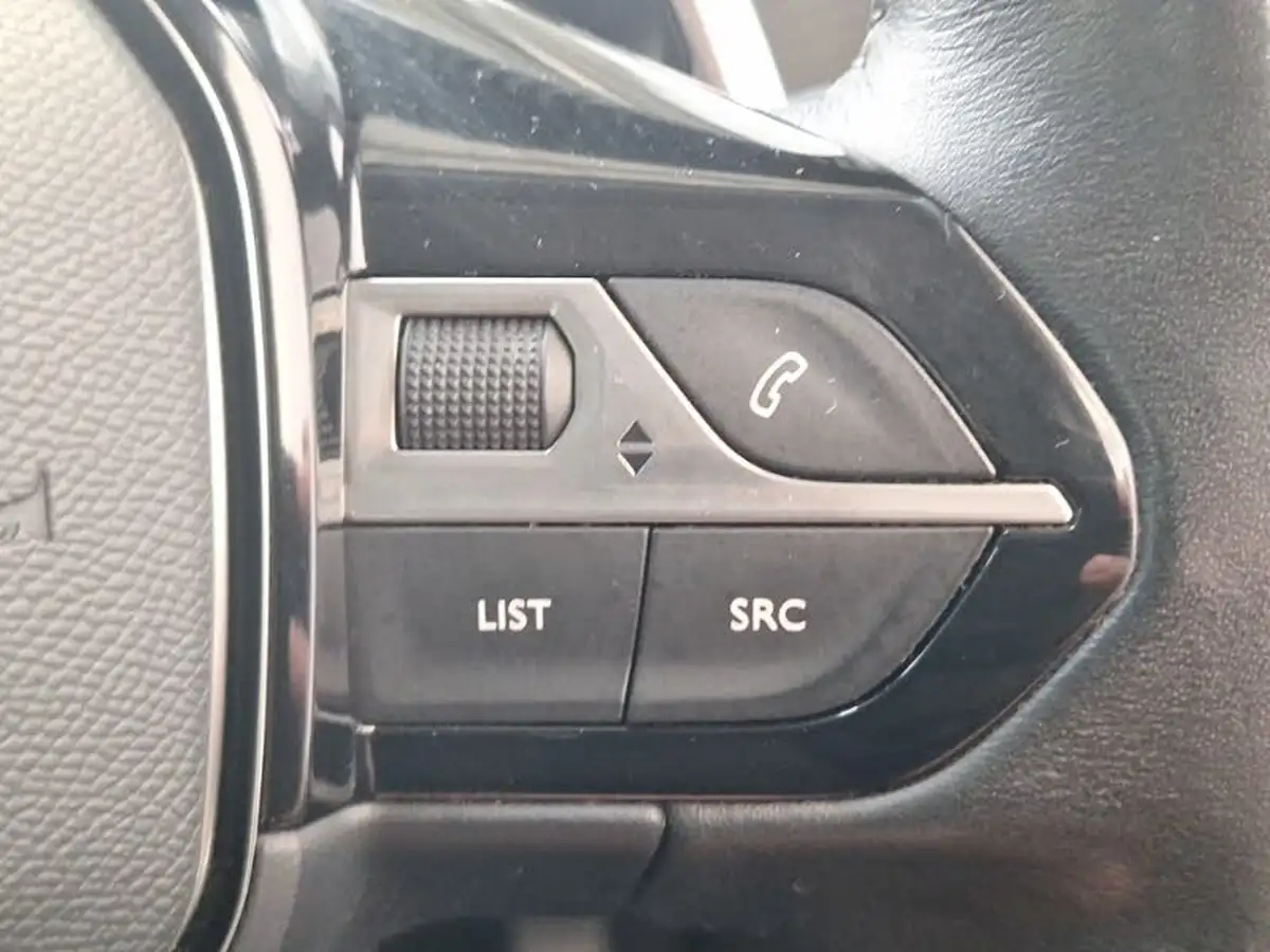2021-peugeot-2008-suv-12-puretech-active-premium-130bhp-eat8-big-16