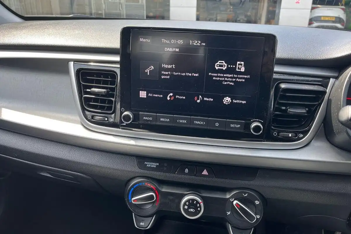 2023-kia-rio-10-t-gdi-2-big-13