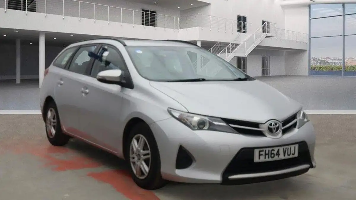 2015-toyota-auris-14td-active-touring-sports-big-0