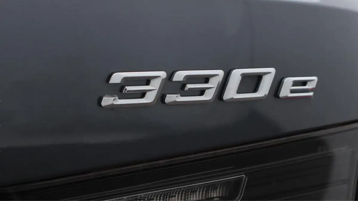 2021-bmw-3-series-20-330e-m-sport-touring-5d-big-22