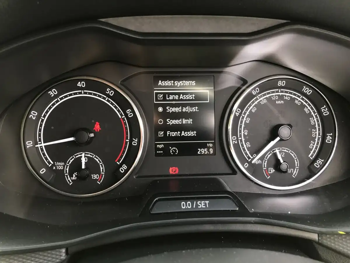 2022-skoda-scala-15-tsi-se-big-32