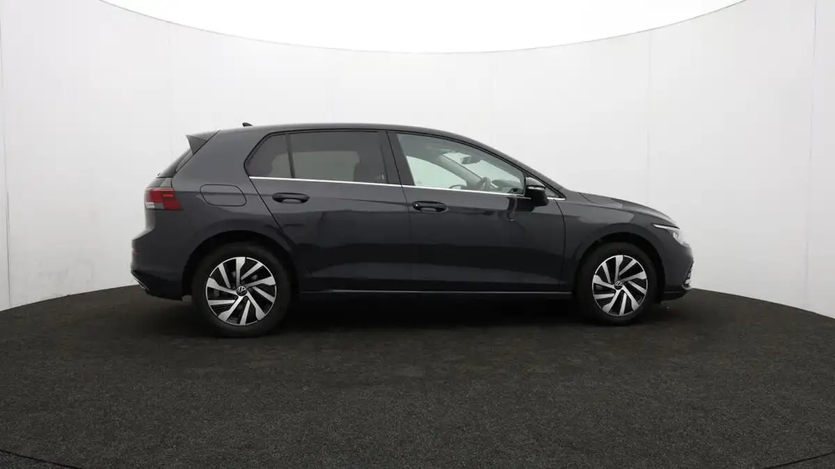 2023-volkswagen-golf-14-tsi-ehybrid-style-big-32
