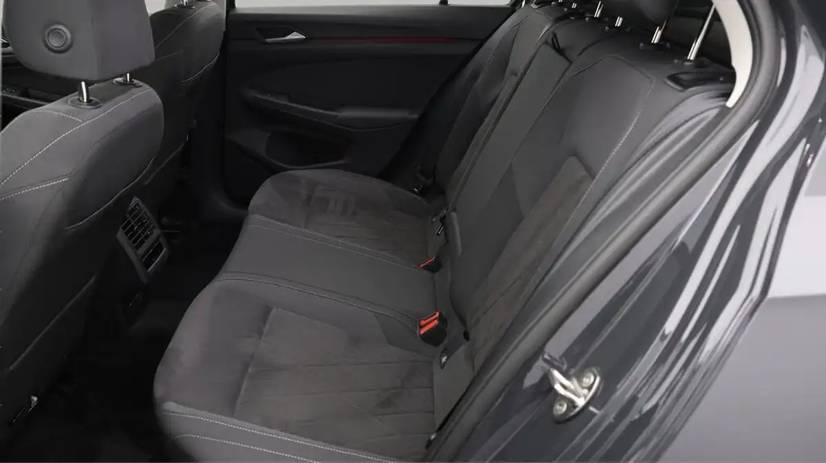 2023-volkswagen-golf-14-tsi-ehybrid-style-big-16