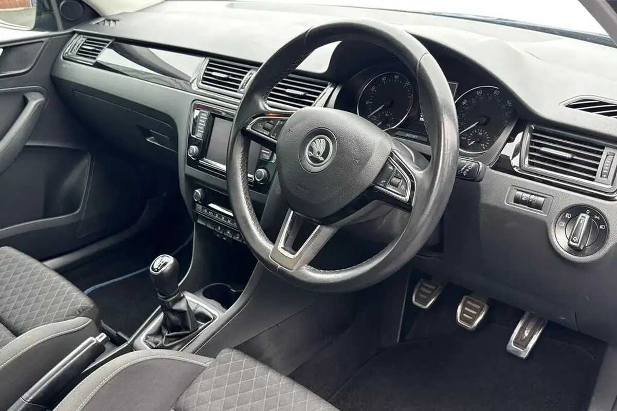 2017-skoda-rapid-spaceback-12-tsi-se-sport-big-13