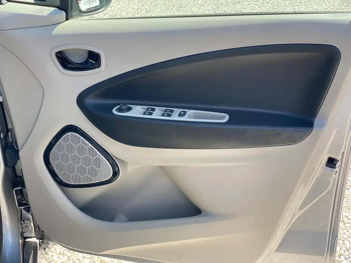 2018-renault-zoe-e-dynamique-nav-rapid-charge-big-28