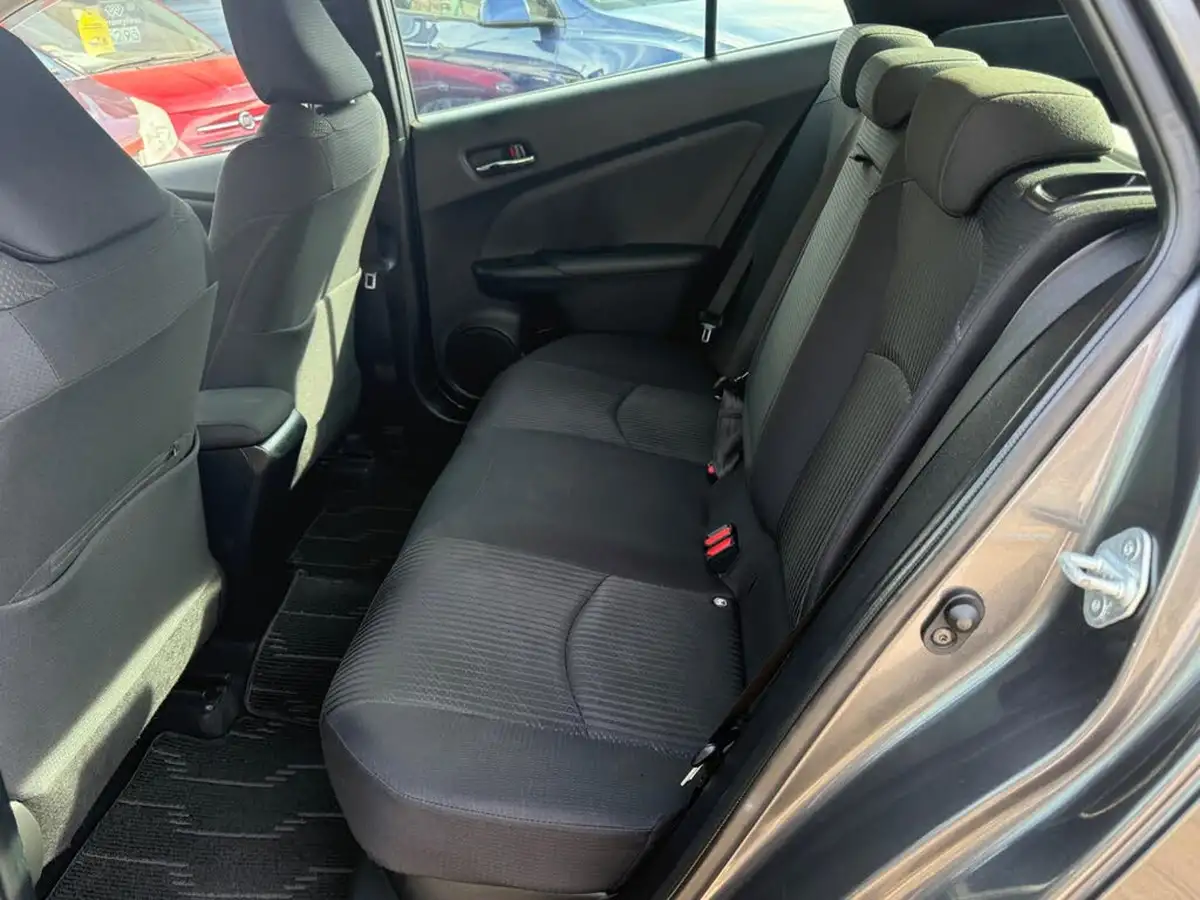 2019-toyota-prius-big-53