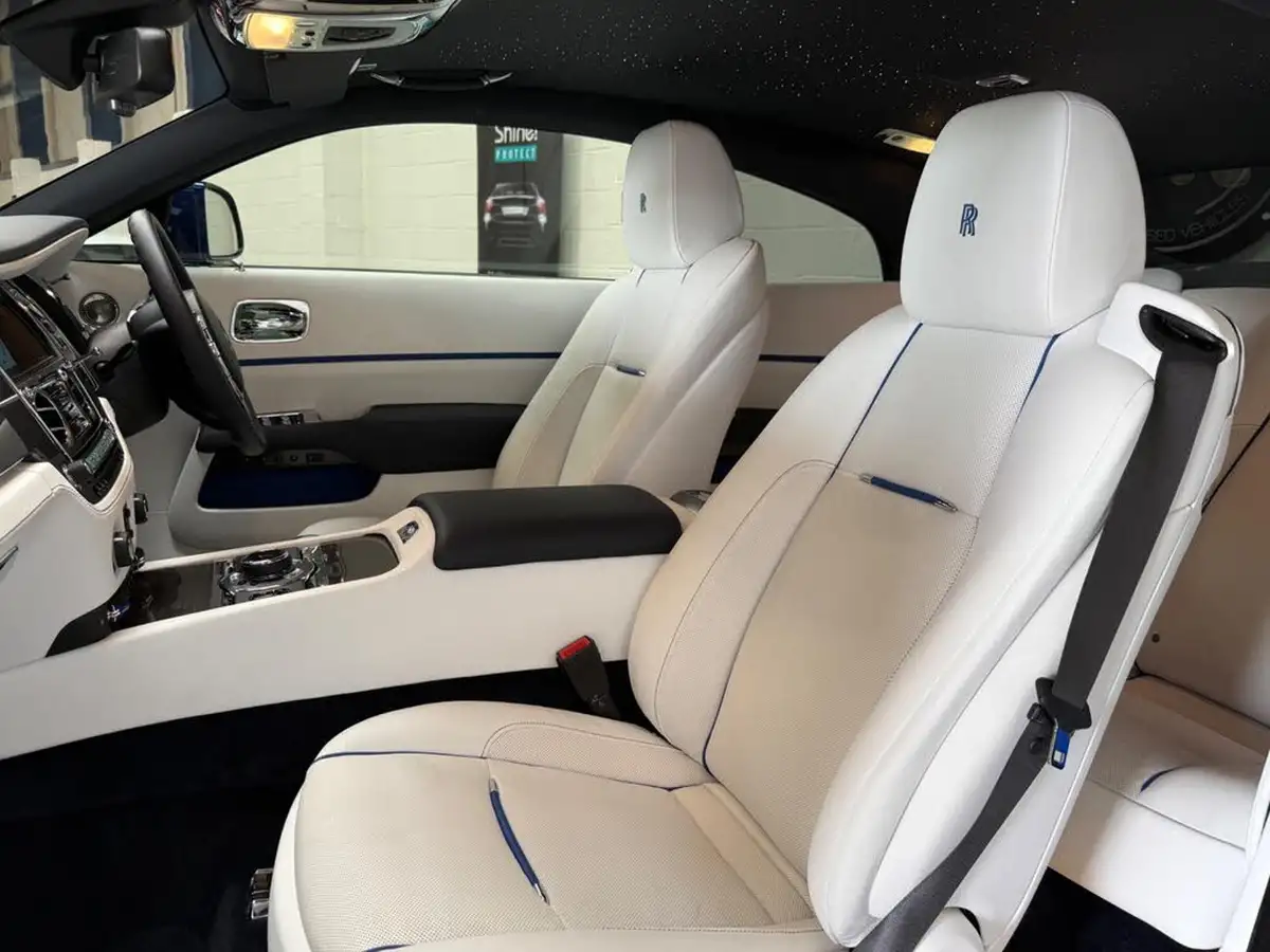 2023-rolls-royce-wraith-66-black-badge-big-24