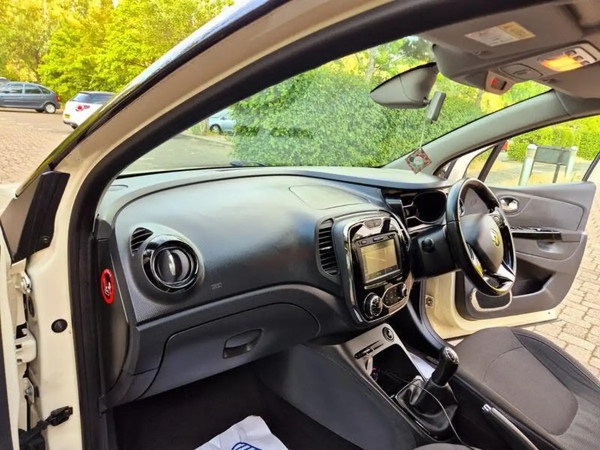 2015-renault-captur-09-dynamique-s-big-23