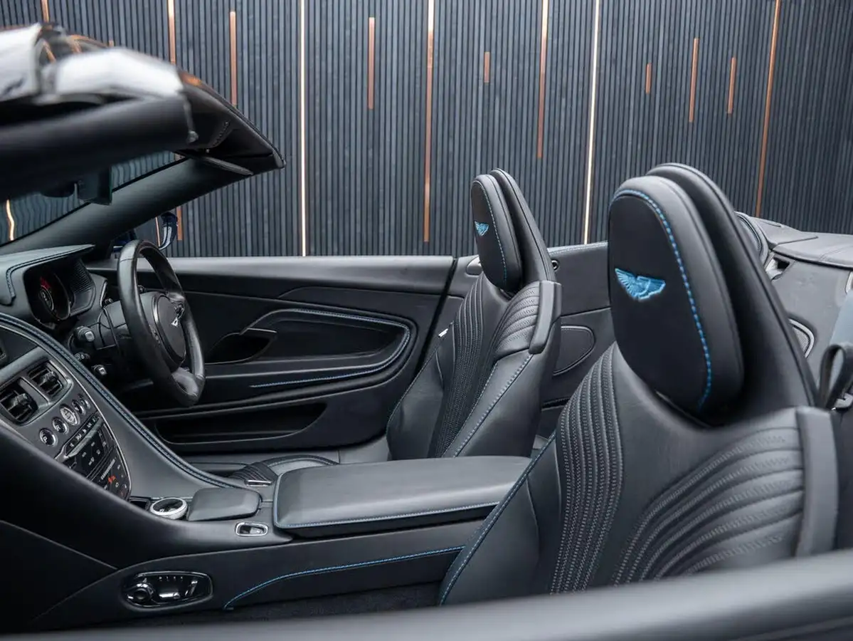 2019-aston-martin-db11-big-38