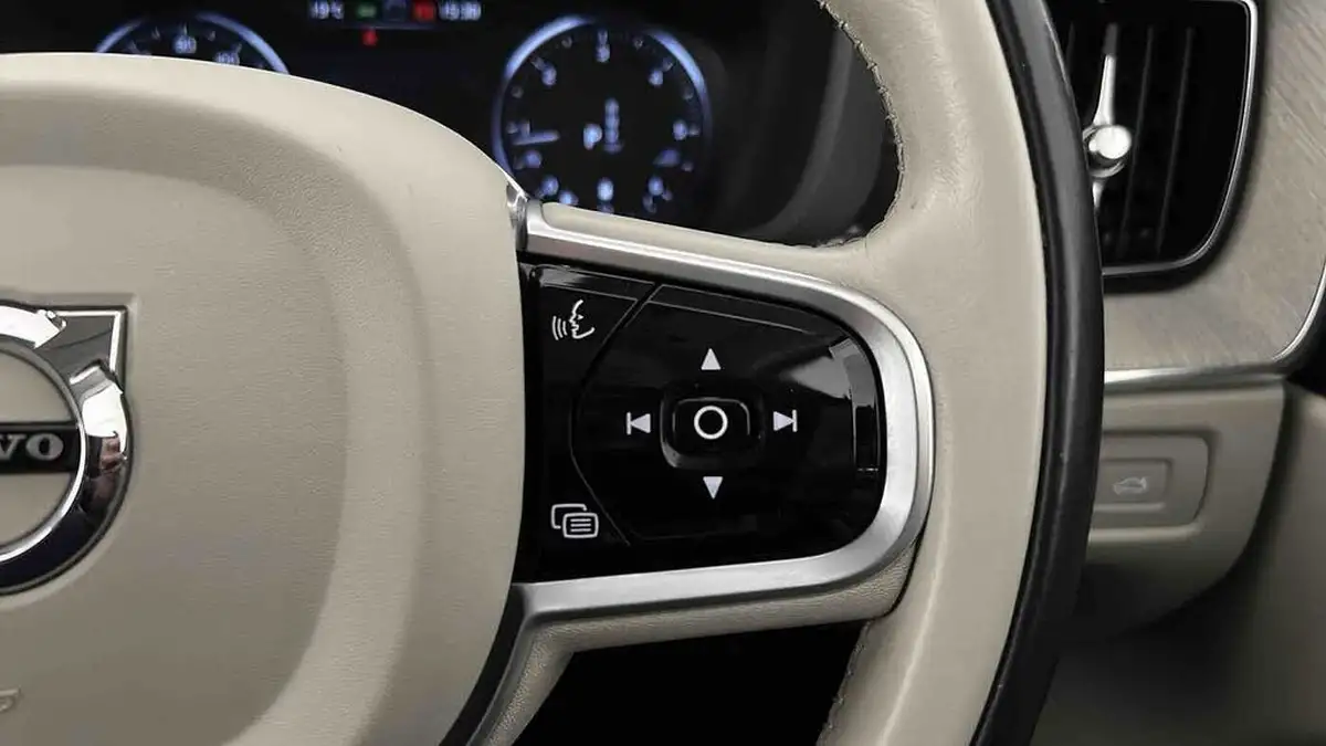 2020-volvo-xc60-20td-b4-inscription-expression-big-16