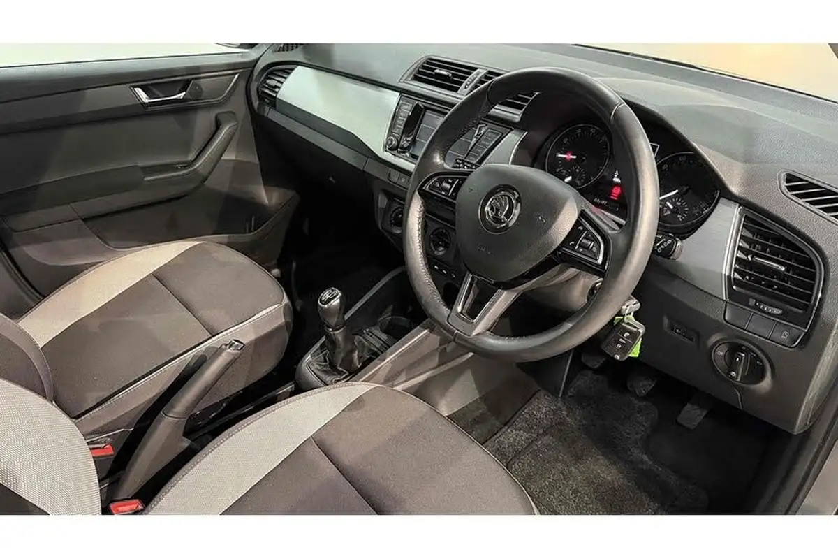 2018-skoda-fabia-10-tsi-se-95ps-ss-hatchback-big-19