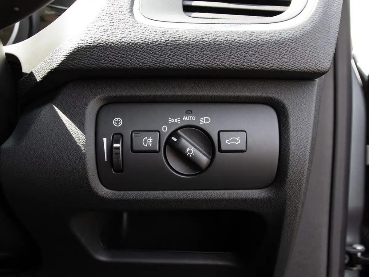 2018-volvo-v40-20td-d3-inscription-geartronic-big-15