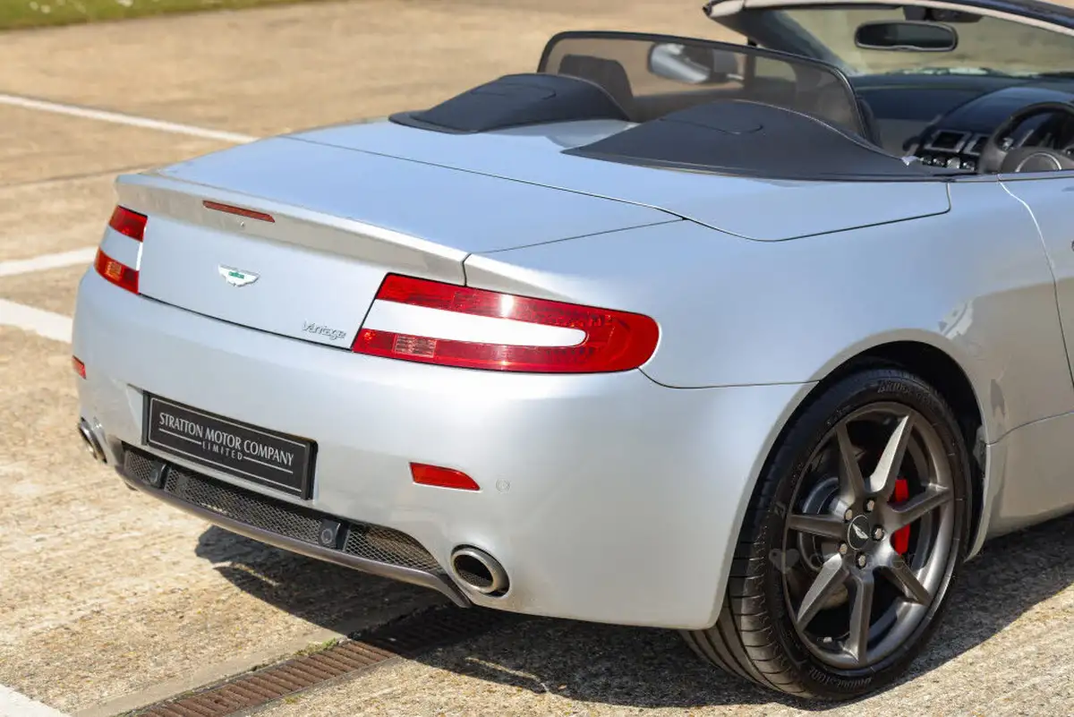 2009-aston-martin-vantage-43-convertible-sportshift-big-25