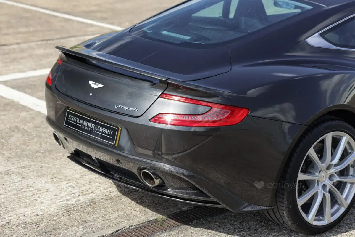 2013-aston-martin-vanquish-59-big-8