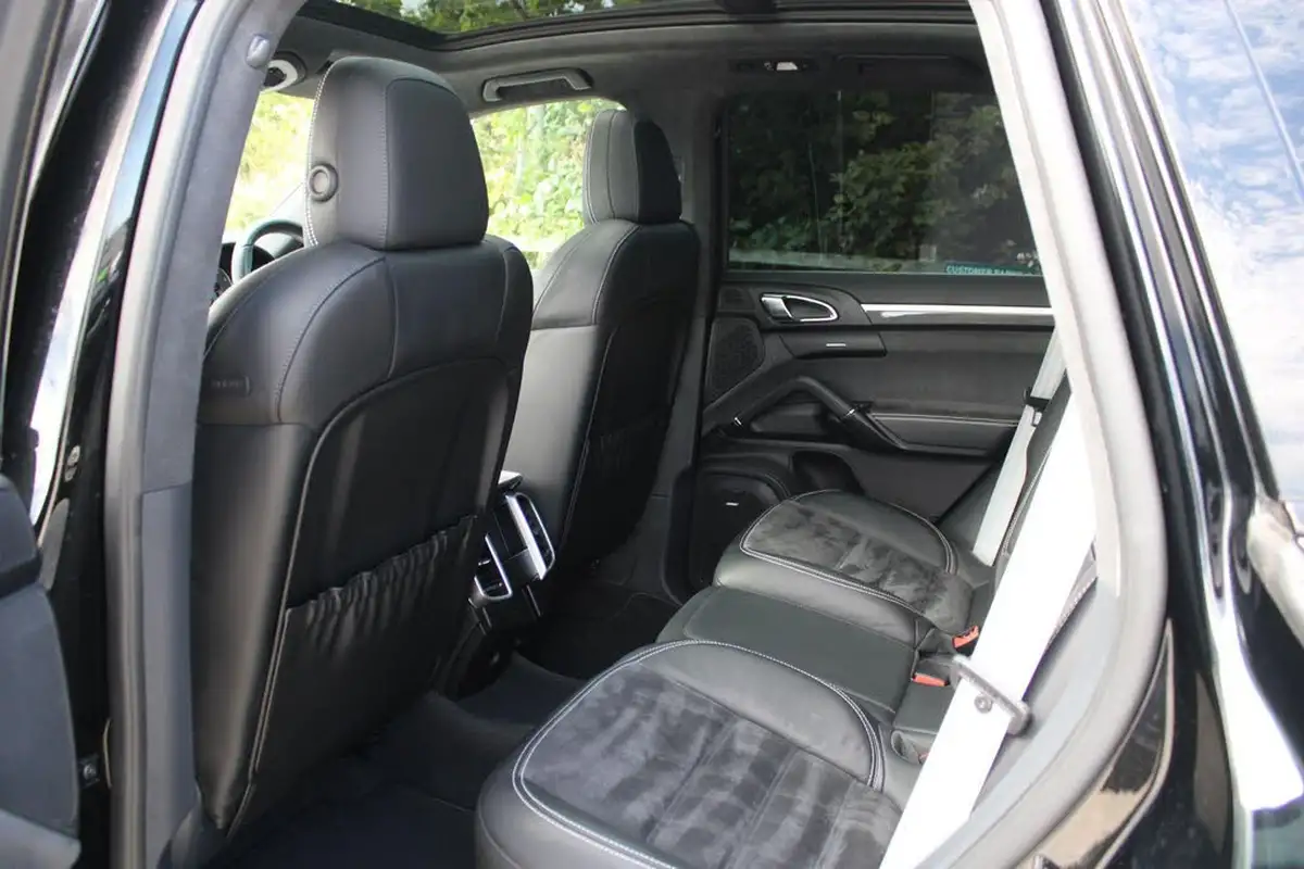 2015-porsche-cayenne-36-gts-big-23