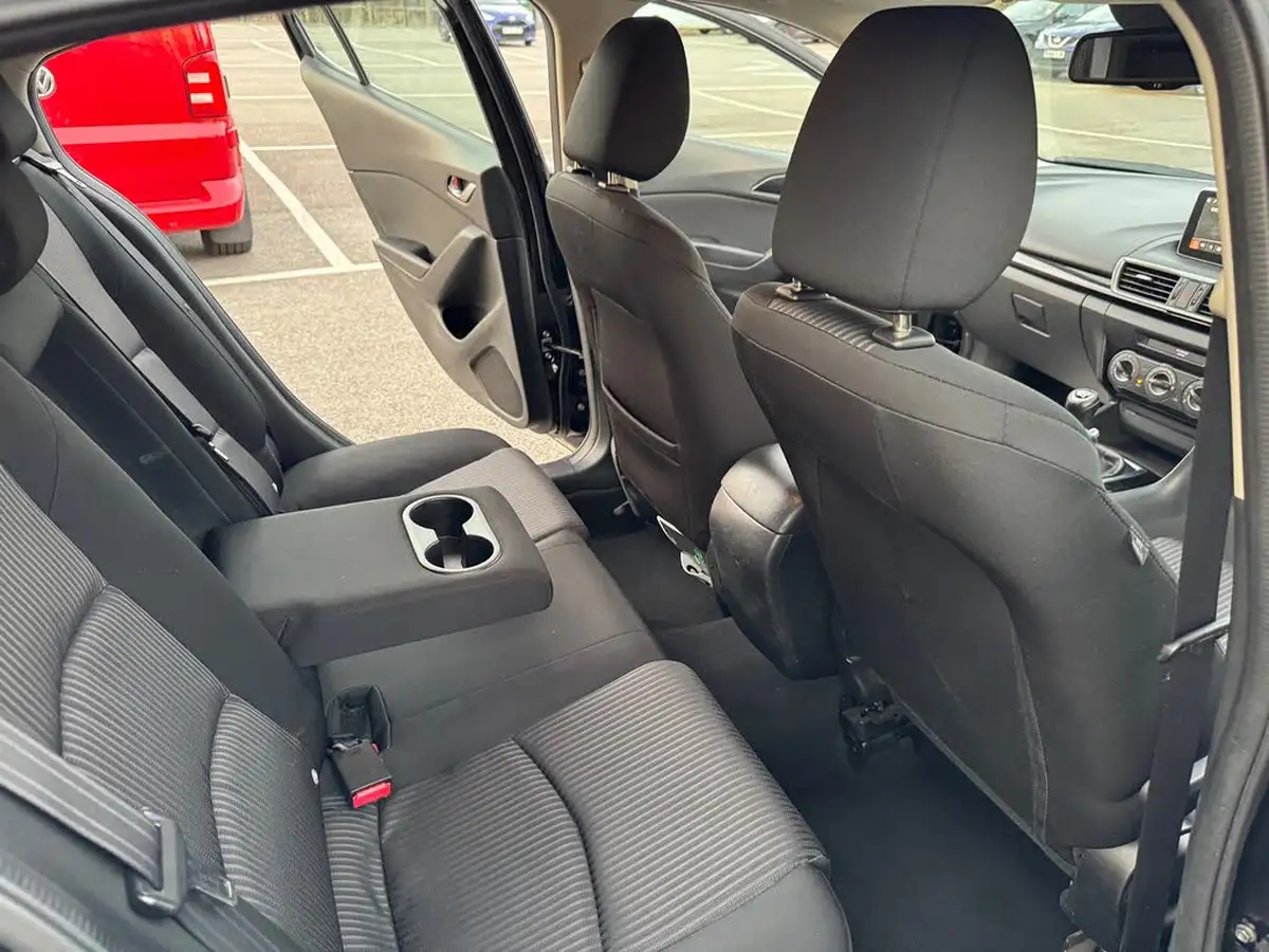 2015-mazda-mazda3-20-se-hatchback-5d-big-14