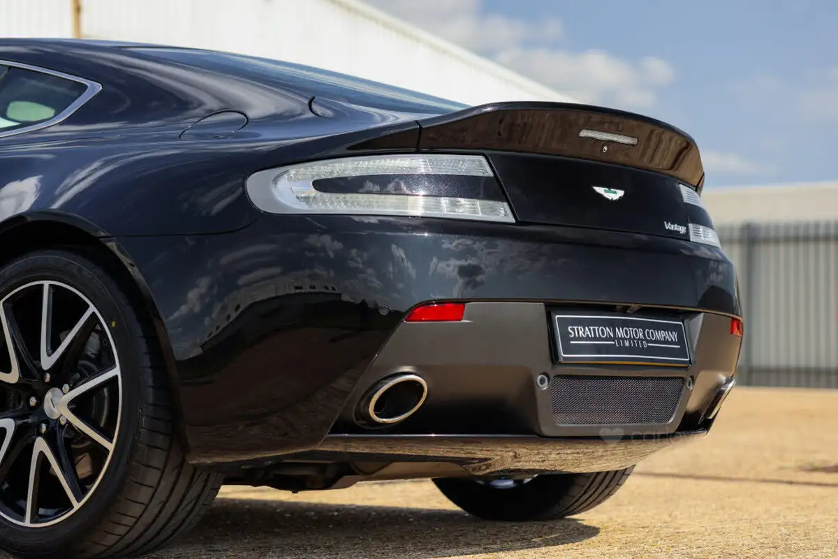2013-aston-martin-vantage-47-coupe-big-19